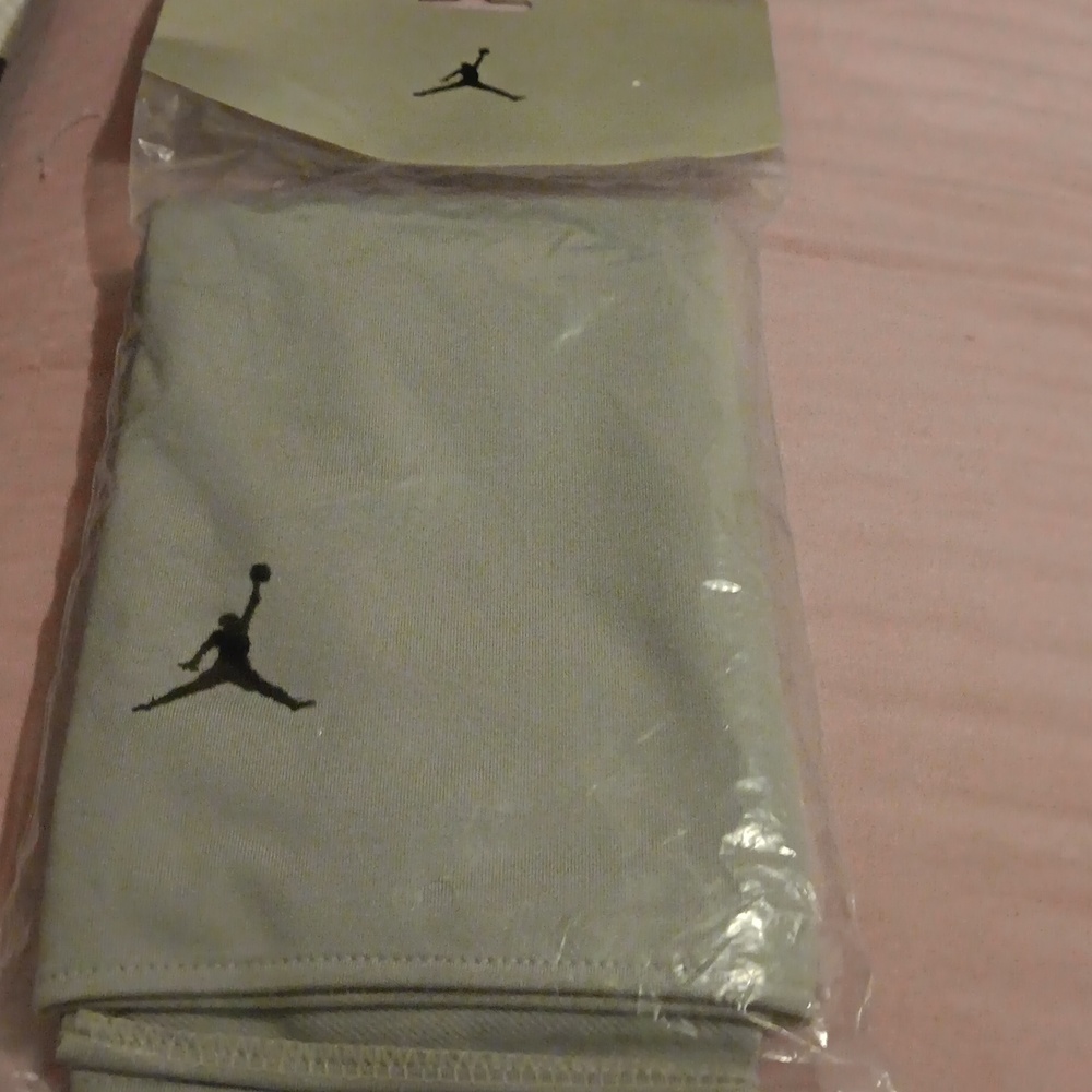 Jordan scarf gray nwt